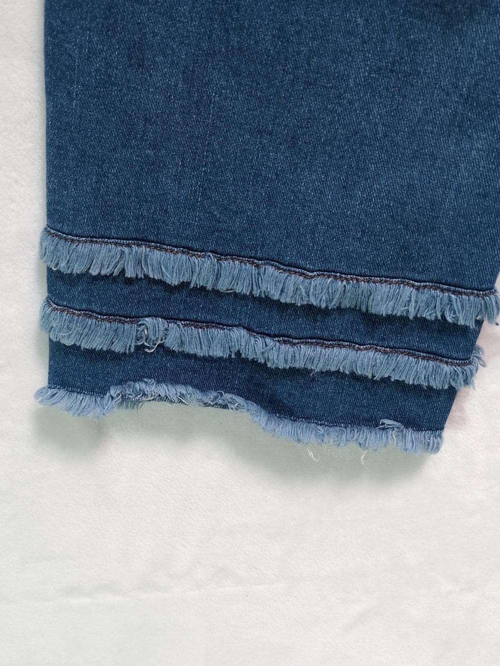 Slim-Sation 5-Pocket Crop Jeans Stretch Pull On Fringe Blue Size 12 - Picture 16 of 16
